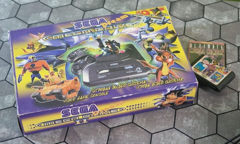 16-ти бітна ігрова консоль Sega Mega Drive 2 з 90-х! Розпаковка і оглад.